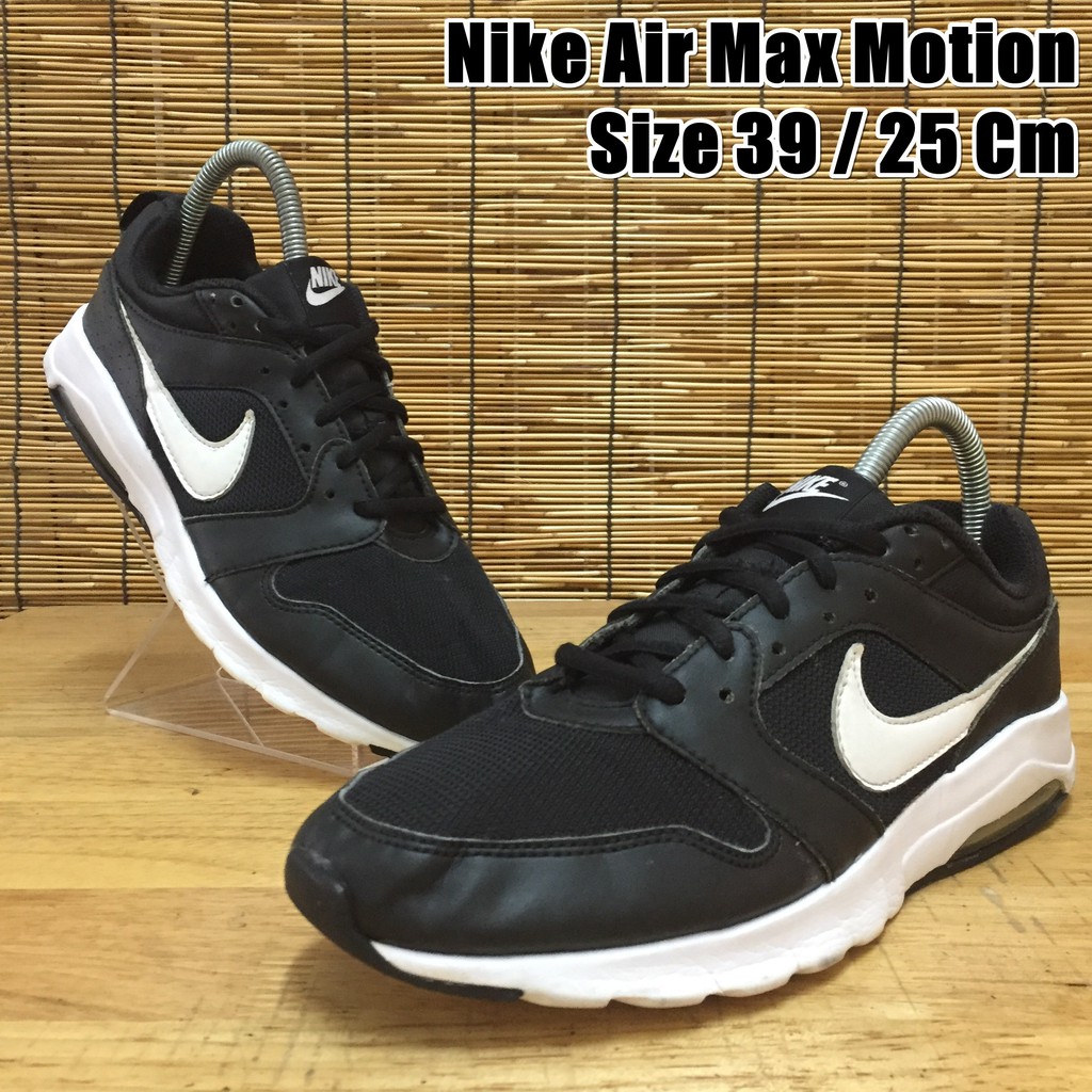 Nike Air Max Motion รองเท้าผ้าใบมือสอง