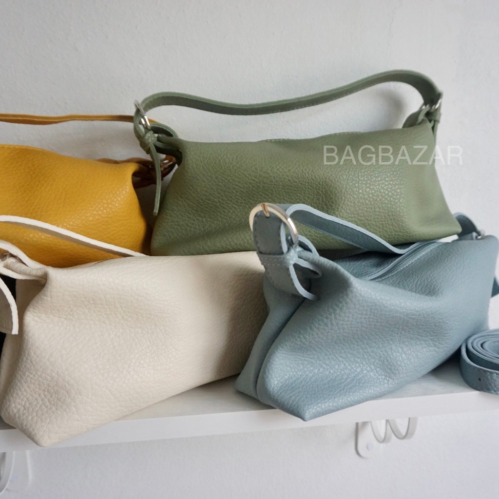 P116 ส่งจาก🇹🇭 กระเป๋าสะพายไหล่ มาพร้อมสายยาว cross body ได้ หนังนุ่มเป็นเม็ดน่ารักนะคะ ขนาด 11 นิ้ว