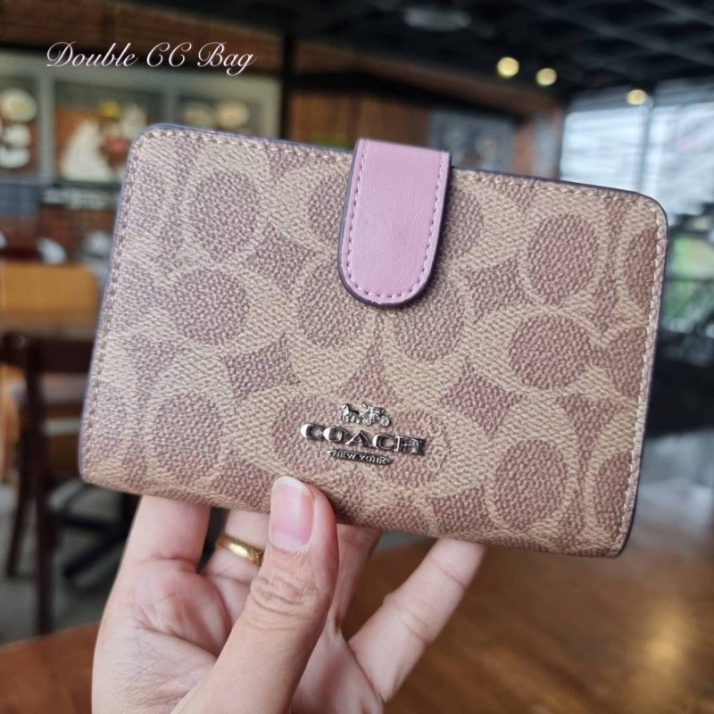 แท้ 💯% COACH F33034 MEDIUM CORNER ZIP WALLET IN COLORBLOCK SIGNATURE CANVAS