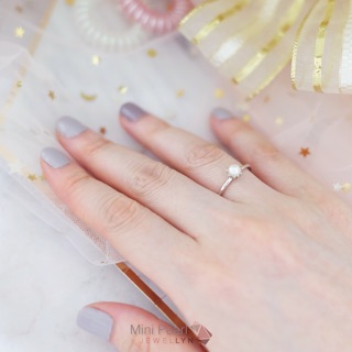 JEWELLYN Mini Pearl Ring แหวนมุก