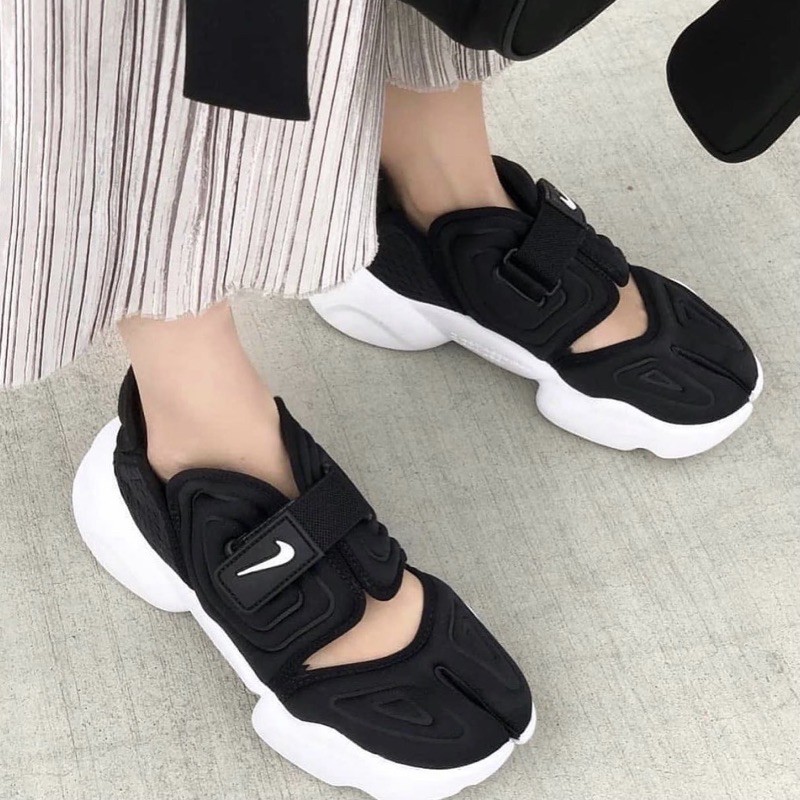 nike aqua rift black and white