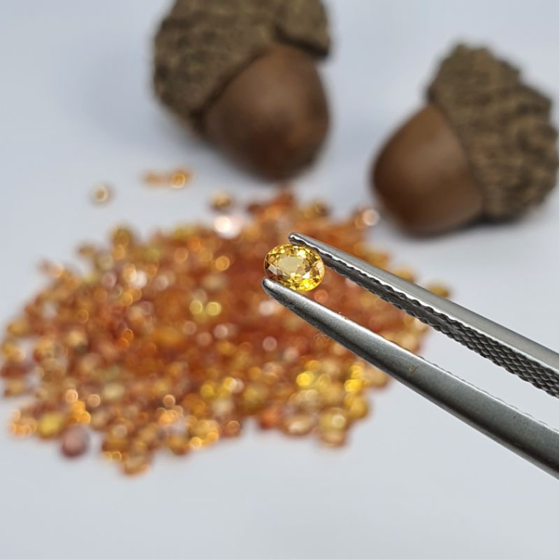 พลอยบุษราคัม น้ำสวยๆ พลอยประจำวันจันทร์ เม็ดละ50฿