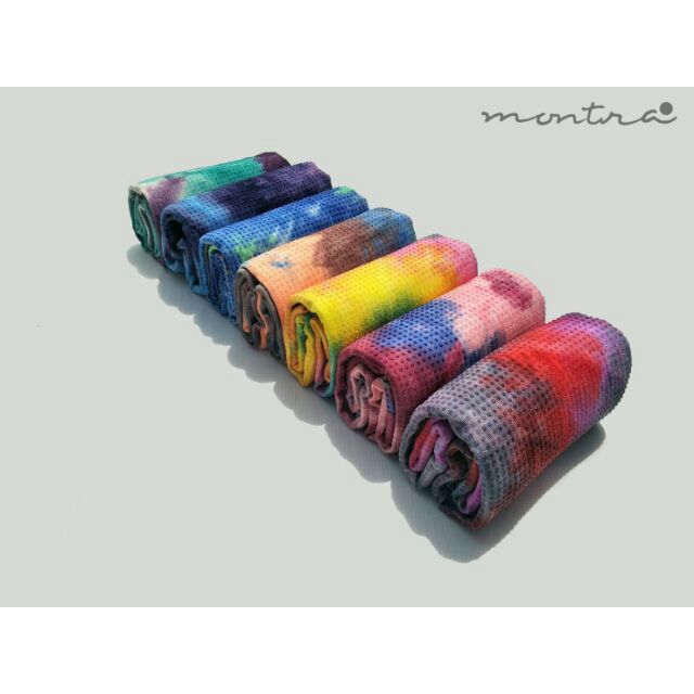 Yoga Mat Towel แบรนด์ MONTRA (ผ้าปูรองเสื่อโยคะลายน้ำ) สำหรับผู้เหงื่อออกเยอะ เสริมปุ่มซิลิโคนกันผ้าขยับ