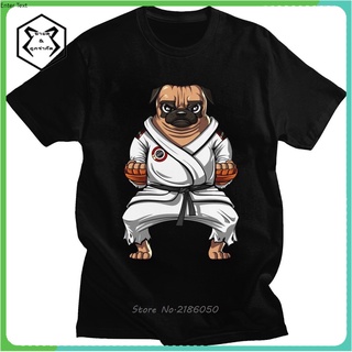 [S-5XL]เสื้อยืดขายดีที่สุด เสื้อยืดคอกลม แขนสั้น ผ้าฝ้าย แบบนิ่ม พิมพ์ลาย Pug Karate สําหรับผู้ชายS-3XL