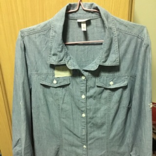 เสื้อยีนส์แบรนด์ ‘Harve Benard’ มือสอง ไซร้ L สภาพนางฟ้าค่ะ อก36-42ในได้ค่ะ