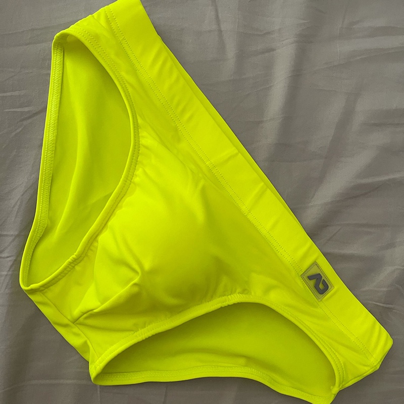 Queshark กางเกงว่ายน้ำ บิกินี่ ขาสั้น สีพื้น พร้อมคัพ HH465