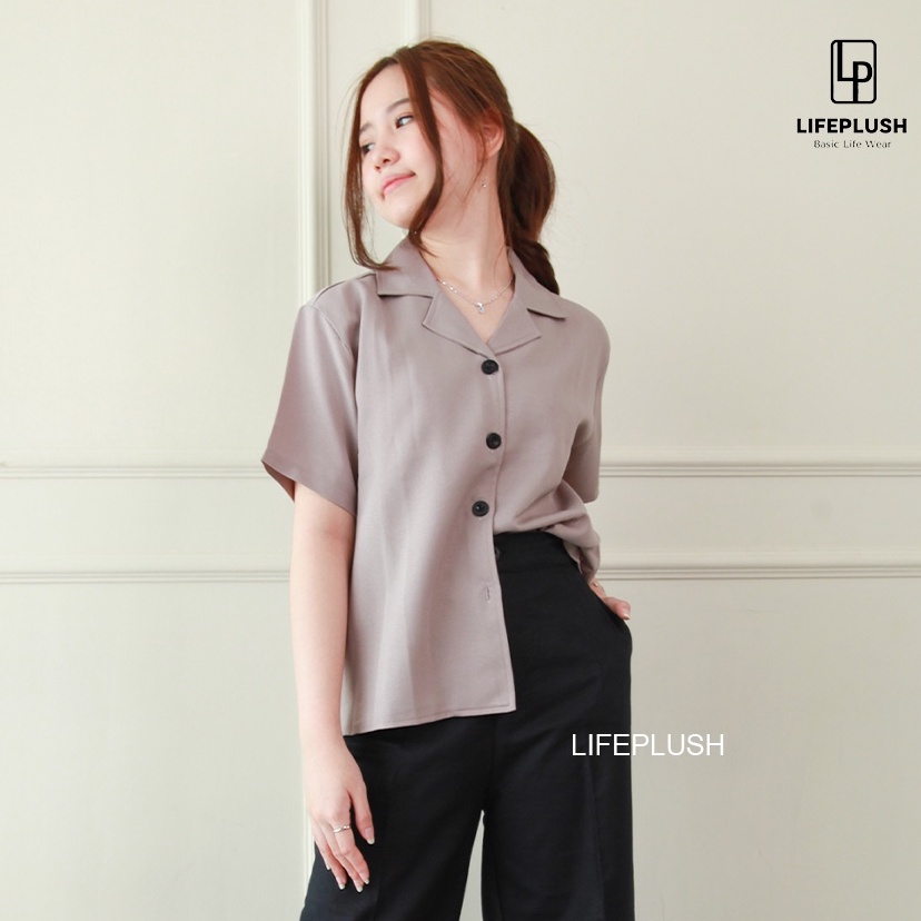 Kemeja Suga Top Shirt Blouse Collar Blazer Basic สไตล์เกาหลีแขนสั้น Lifeplush- B1013