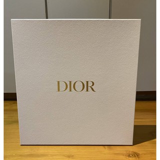 กล่องกระดาษ DIOR มือสอง