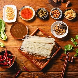 หลัวซือเฟิ่น螺蛳粉 ต้นตำหรับกวางซีแท้ๆ ชุดปรุงก๋วยเตี๋ยว พร้อมเครื่องปรุงในซอง สูตร 01