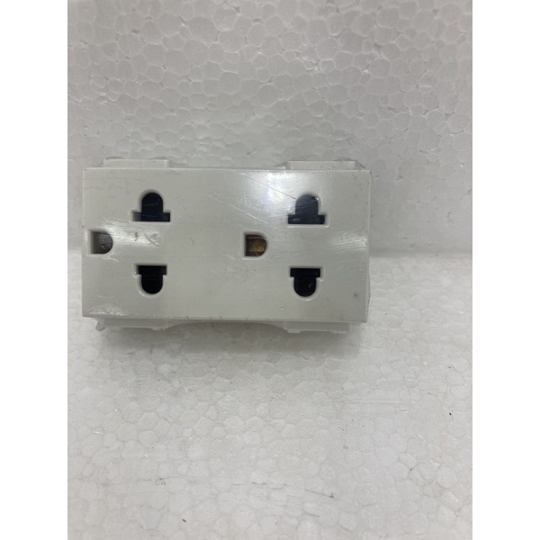 Haco ปลั๊กคู่กราวม่านนิรภัย16a260v50/60Hz