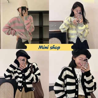 Mini shop🌸พร้อมส่ง🌸(95106) เสื้อไหมพรม คาร์ดิแกนลายทาง คอวีสีน่ารักมาก