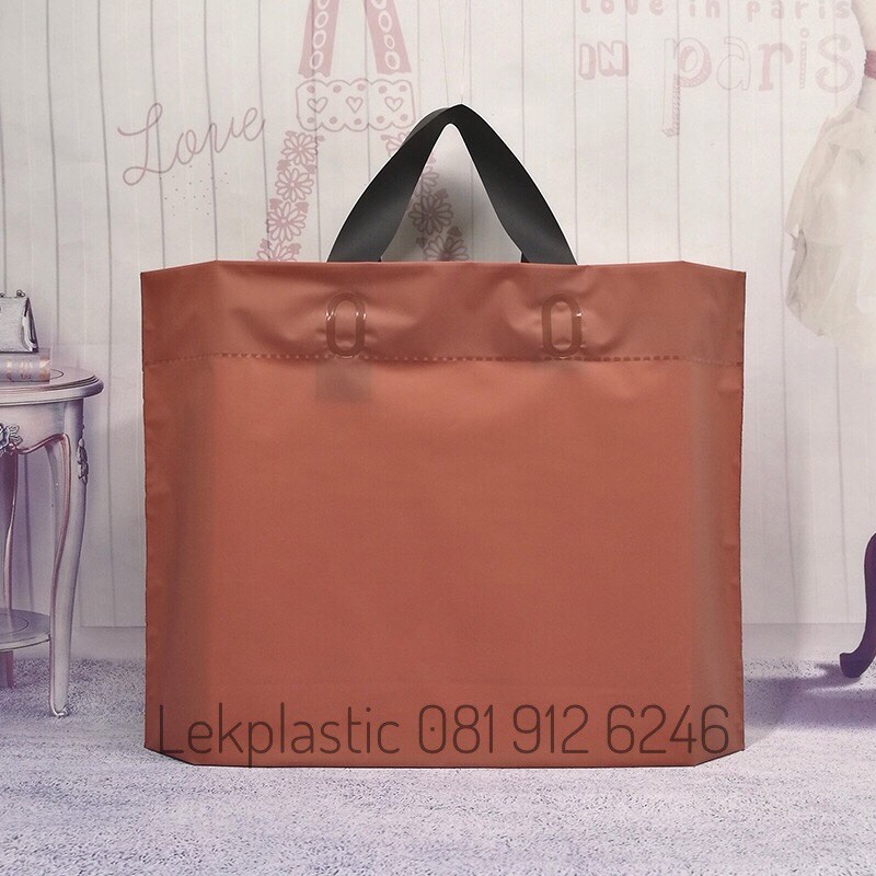 ถุงหูเทปสีพื้นไม่มีลายเนื้อสวยมี2ขนาด35×25 และ 40×30 ซม. ไม่ขยายข้าง(50ใบต่อแพ็ค)