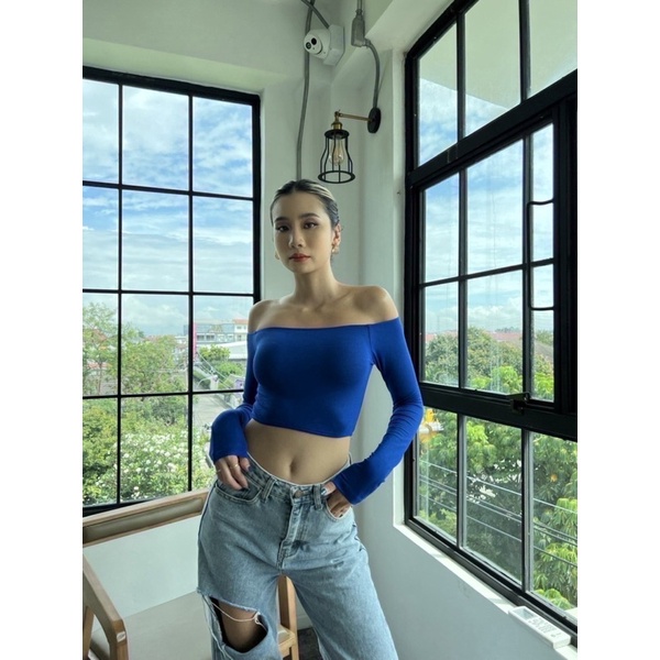 🎊mnv_shop🎊พร้อมส่งเสื้อครอปแขนยาวปาดไหล่ผ้านิ่มใส่สบายแมทช์กับกางเกงคือดีมากแม่เนื้อผ้าเรย่อนยืดได้เยอะรุ่นนี้คือแช่บมาก - รูปที่ 2