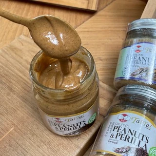 เนยถั่วลายเสือ บดผสมเมล็ดงาม้อน 210กรัม (ตราไทไทแบรนด์) สูตรน้ำตาล0% Tiger Peanut Butter & Perilla, No sugar added
