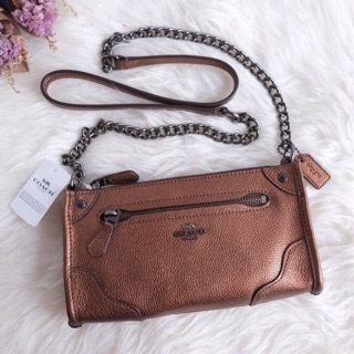 Coach 25031E Mickie crossbody สะพายข้างรุ่นฮิต ขนาดกำลังน่ารัก สะพายได้ทุกวันค่ะ ขนาด 8 1/2 (L) x 4 3/4 (H) x 1 1/2 (W)