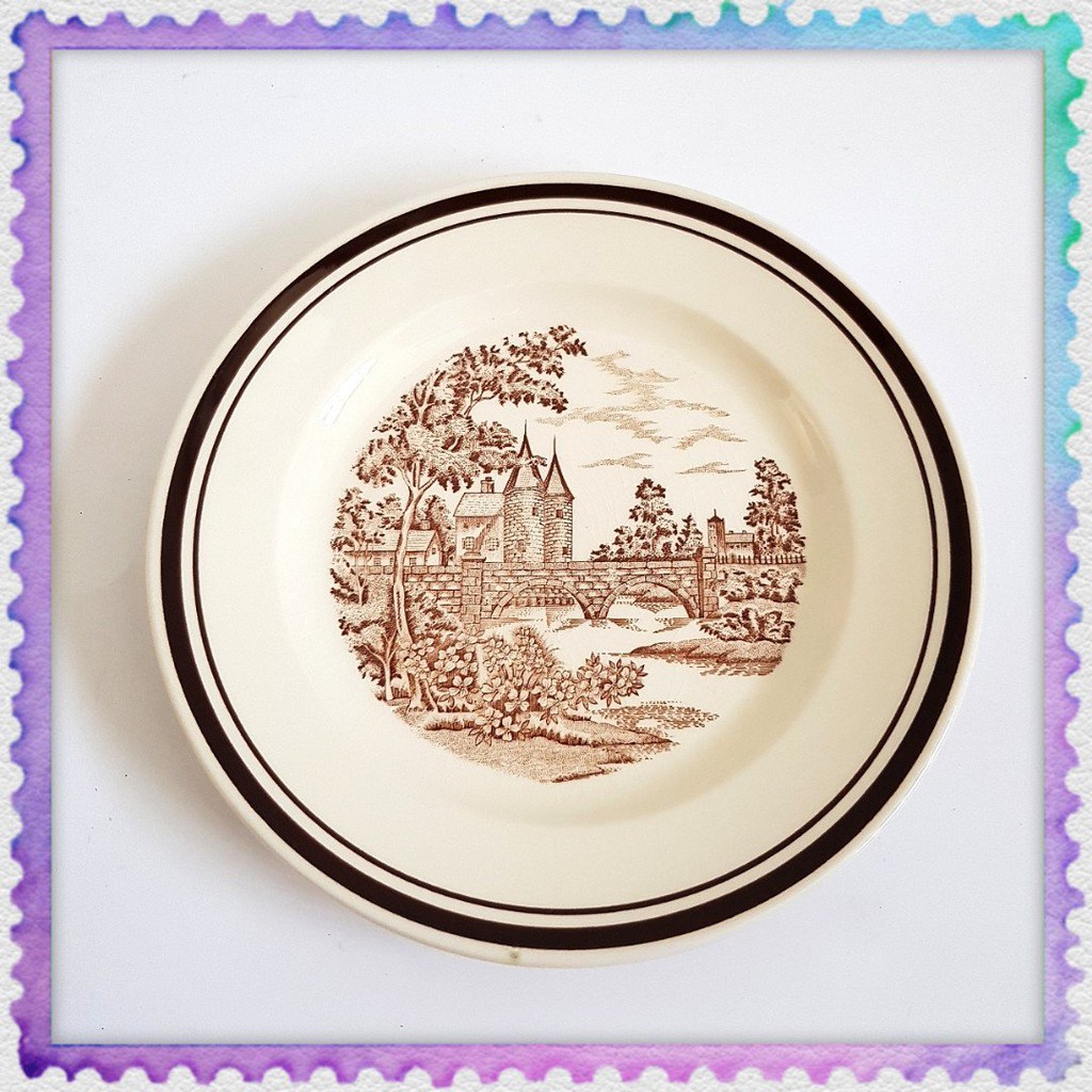 จานพอร์ซเลนเซรามิกวินเทจ ออกแบบโดย Nikko