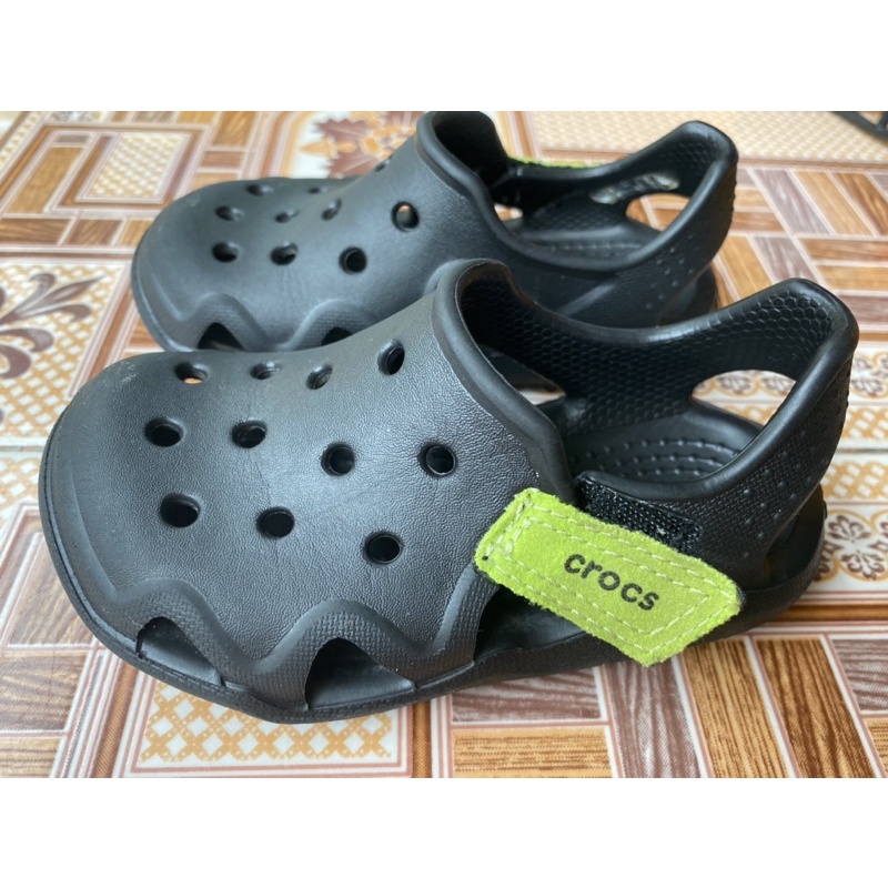 Crocs รองเท้าแบรนด์แท้ มือสอง สภาพดี 14cm