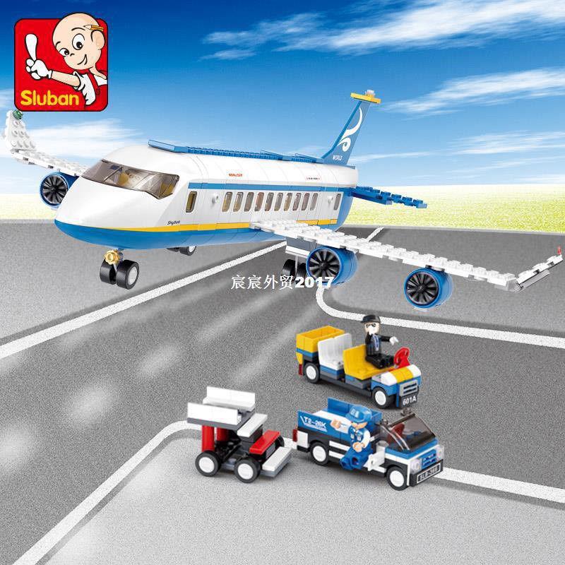 ตัวต่อ Sluban M38-B0366 ชุดเครื่องบินสีฟ้า เตรียมออกบิน พร้อมพนักงานและผู้โดยสาร และรถ จำนวน 463 ชิ้น -ของขวัญ ของเล่น