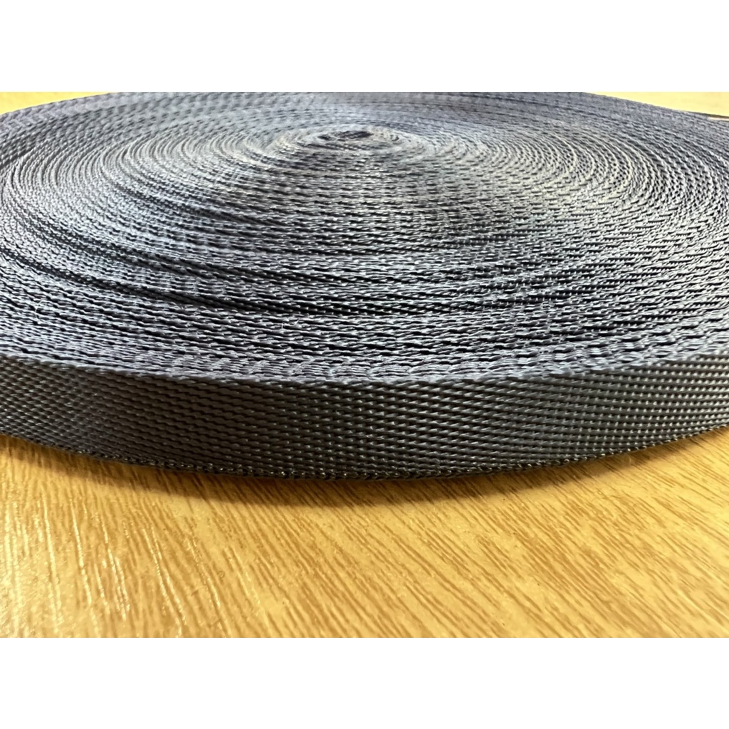 (1หลา) สายไนลอนลายเรียบ(สีดำ) ขนาด 4หุน (1.2ซม.) สายเนื้อไนลอน สำหรับทำสายกระเป๋า/รองเท้า