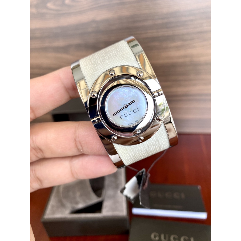 Gucci Twirl 33 mm white pearl lady watch