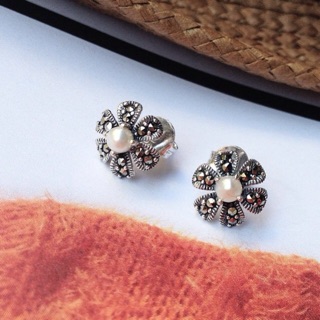 Flower pearl earring ต่างหู​มุก​ดอกไม้​ ตัวเรือน​เงิน​แท้​ 925​