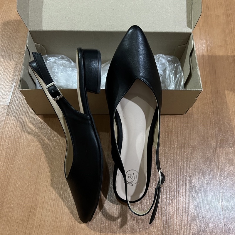 รองเท้าคัทชู ใส่ทำงาน สีดำ momoshoes