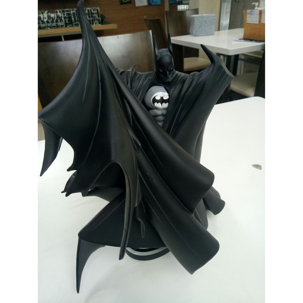 ] DCC Batman Black & White Batman by Todd McFarlane Deluxe Statue   | Shopee Thailand