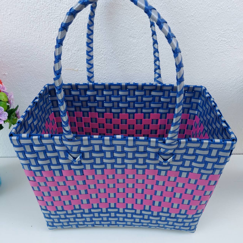 ตระกร้าสานเส้นพลาสติก ตระกร้าจ่ายตลาด กระทัดรัด ขนาด กว้าง17ยาว29สูง22 CMขอบปาก