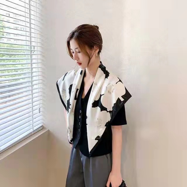 LISA พิมพ์ผ้าพันคอผ้าพันคอผ้าไหมรู้สึกผ้าพันคอพิมพ์ Dot Musilim Lady Hijab 90x90 ซม.