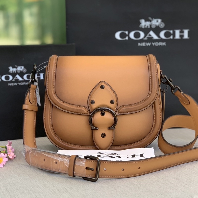 🎀 (สด-ผ่อน) กระเป๋าสีน้ำตาล 8.5 นิ้ว งาน Shop Coach C0749 Beat Leather Saddle Crossbody Bag