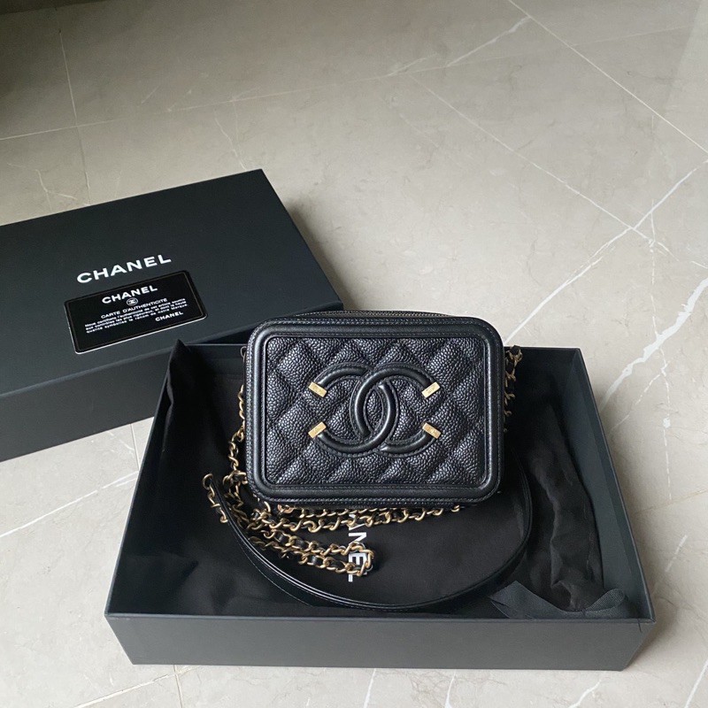 Like new Chanel vanity case mini shoulder bag caviar 5.5 นิ้ว  Holo26 สภาพดีมากๆ หนังแข็งเป้ะ มุมไม่ถลอก