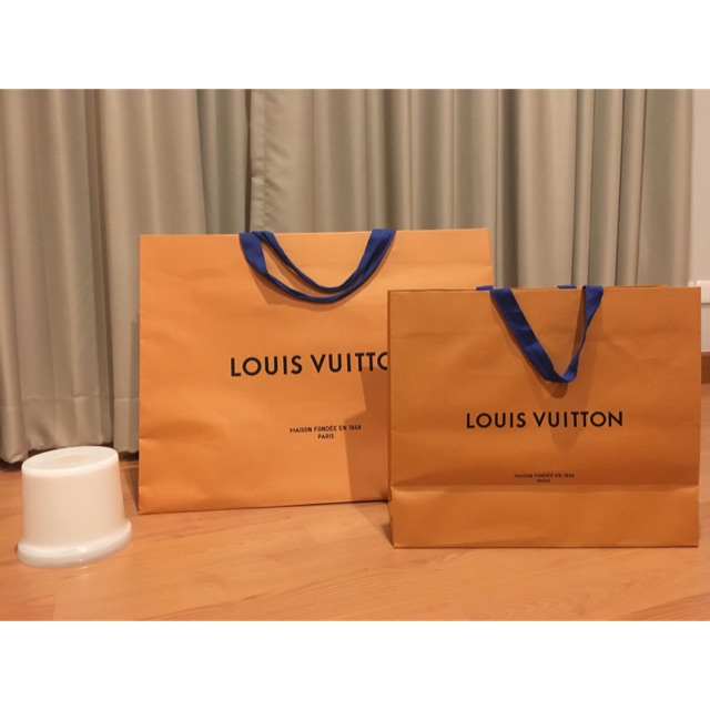 ถุงกระดาษแบรนด์เนมแท้ Louis Vuitton