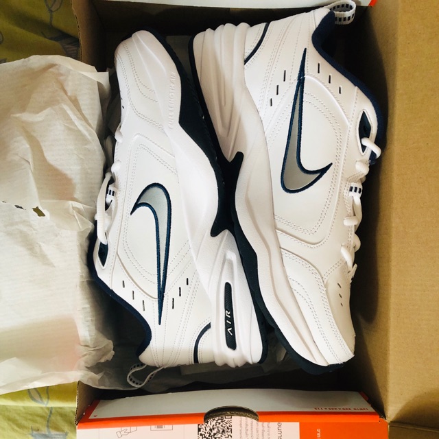 NIKE AIR MONARCH IV