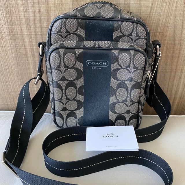 กระเป๋ามือสอง COACH ของผู้ชาย  แท้ 100%