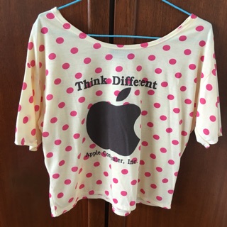 เสื้อครอปThink different รูปแอปเปิ้ลลายจุดชมพู ราคาถูก รวมส่ง