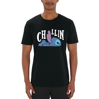 ROUND คอลูกเรือLilo &amp; Stitch Chillin เสื้อยืดลําลอง ผ้าฝ้าย แขนสั้น คอกลม สไตล์เกาหลี สําหรับผู้ชาย-4XL