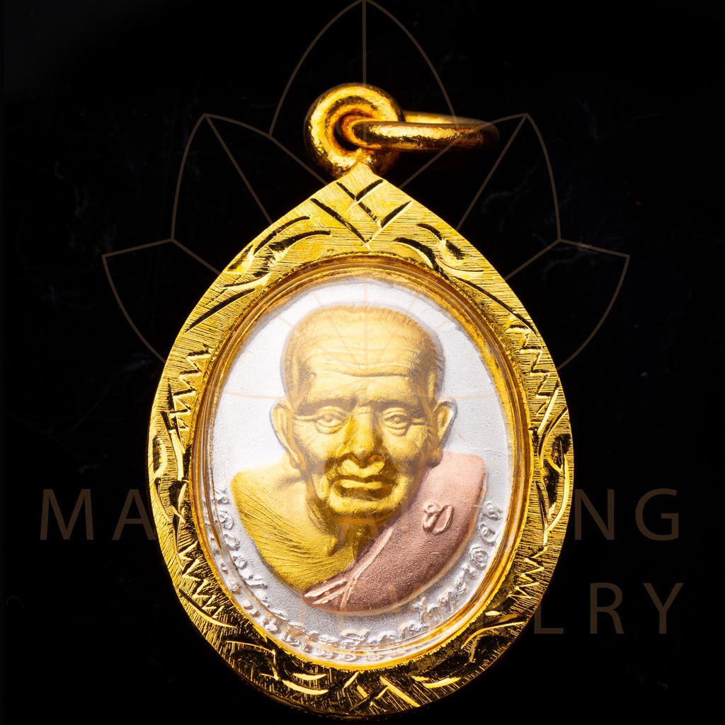 จี้พระ จี้พระหลวงปู่ทวดสามกษัตริย์  เนื้อทองเหลืองลงซาติน หลังยันต์โหงวเฮ้ง ทรงไข่ กรอบหนาแกะลาย - รูปที่ 5