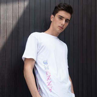 SNAZZY ZZ Gothic Vertical font (White) เสื้อยืดชาย เสื้อยืดคอกลม เสื้อสตรีท