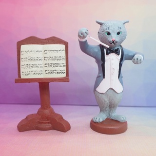 Grey cat music orchestra concert conductor figurine