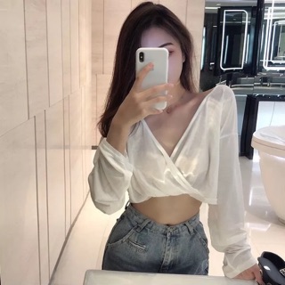 พร้อมส่ง🔥เสื้อครอปแขนยาวคอวี มีสีดำ ขาว ดาราใส่เยอะ