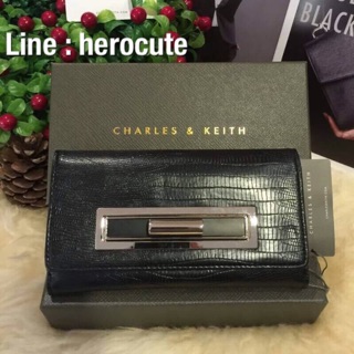 CHARLES &amp; KEITH TURN-LOCK WALLET แท้Outlet