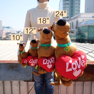 ตุ๊กตา Scooby-Doo สคูบี้ดู ท่านั่ง ถือหัวใจ 10/12/18/24นิ้ว Scooby Doo Love รัก Valentine วาเลนไทน์ ของขวัญวาเลนไทน์