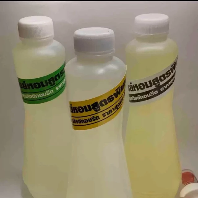 น้ำหอมฉีดผ้า ( คละสี คละกลิ่น ) ขวดละ 300 ml. พร้อมหัวฉีด กลิ่นไม่ฉุน ฉีดหลังจากรีด