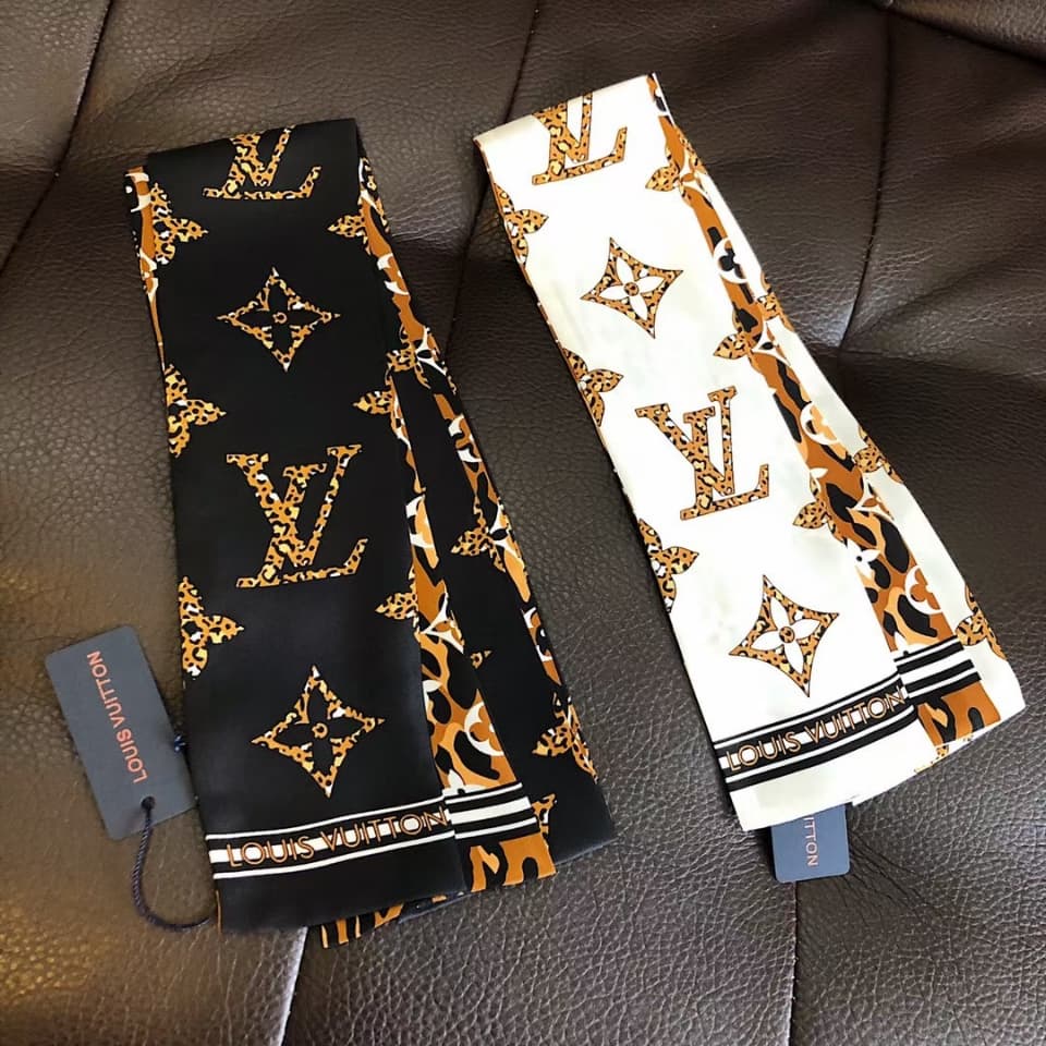 ผ้าพันคอ ผ้าพันหูกระเป๋า 2 สีผ้าพันคอแบรนด์ ป้ายLV💝พร้อมส่งจากไทย🇹🇭💝 ผ้าพันคอแฟชั่น ขนาด8×120cm.ผ้าร