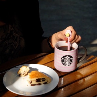 Starbucks แก้วมัคพร้อมช้อนคนน้องหมู  12 oz