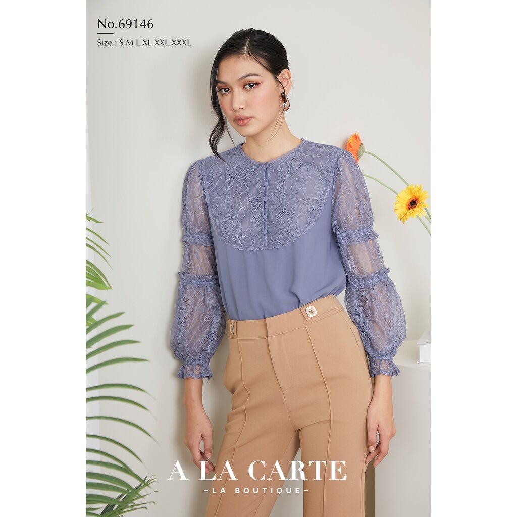69146 เสื้อ A La Carte เสื้อชีฟองแขนยาว เนื้อผ้าเนียนทิ้งตัว ช่วงอกตัดต่อด้วยผ้าลูกไม้เนื้อนุ่มแต่งทริมลูกไม้รอบคอ ตั...
