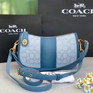 🎀 (สด-ผ่อน) กระเป๋าสีฟ้า 9 นิ้ว C0721 COACH SWINGER BAG IN SIGNATURE JACQUARD