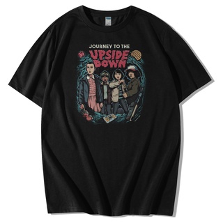 เสื้อยืดคอกลมเสื้อยืด พิมพ์ลาย Stranger Things Journey To Upside Down สําหรับผู้ชายS-4XL