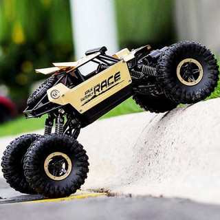 รถบังคับวิทยุ ไต่หินลุยดินลุยโคลน บอดี้โลหะสวยงาม 2.4GHz alloy Off-road Vehicle 4 Wheel Rock Crawler (สีทอง)