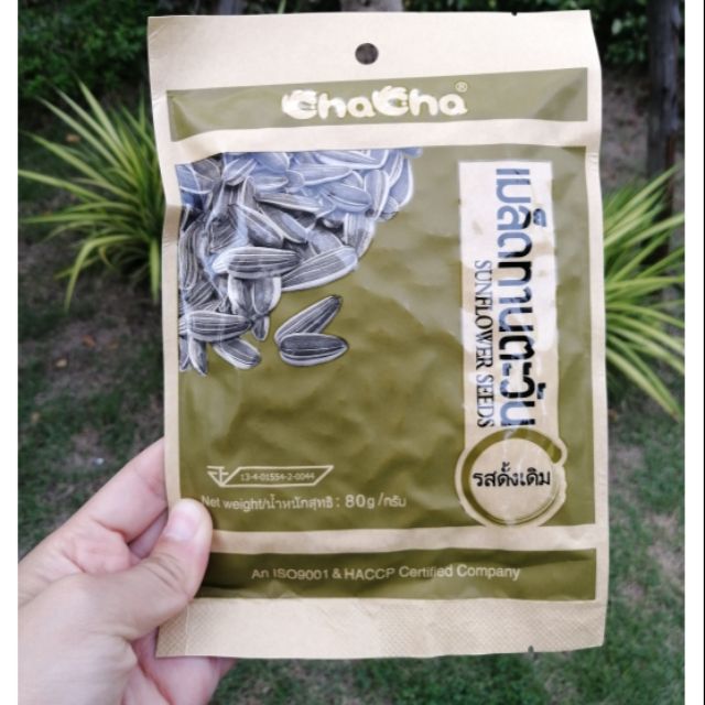 เมล็ดทานตะวัน ขนาด 80 กรัม/ซอง รสดั้งเดิม ตราชาช่า เมล็ดทานตะวัน chacha sunflower seeds 80 grams